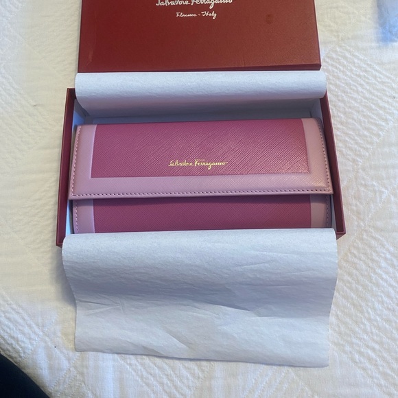 Salvatore Ferragamo Pink wallet - Picture 1 of 7